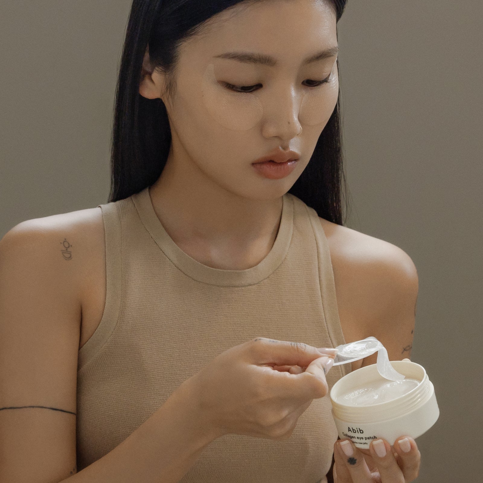 Réduction des poches et hydratation profonde avec Abib Collagen Eye Patch, chez Sakura Bloom.