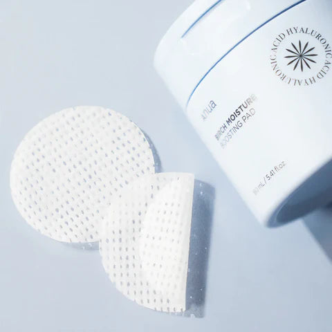 Anua Birch Moisture Boosting Pad pour une peau éclatante, disponibles à Sakura Bloom.